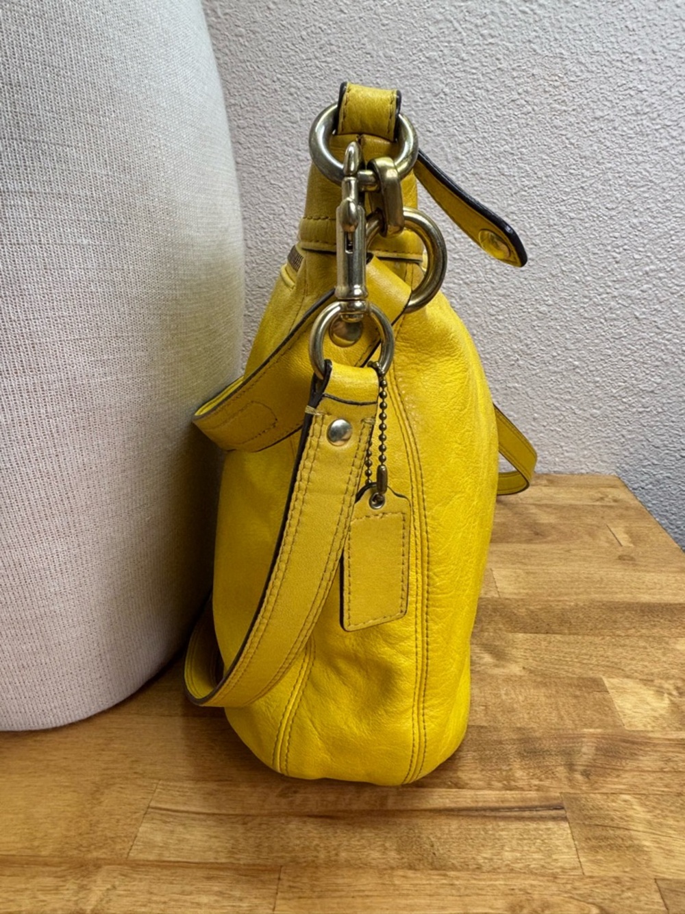 Coach Ashley Hippie Yellow Leather Shoulder Bag F20114 - Picture 5 of 16